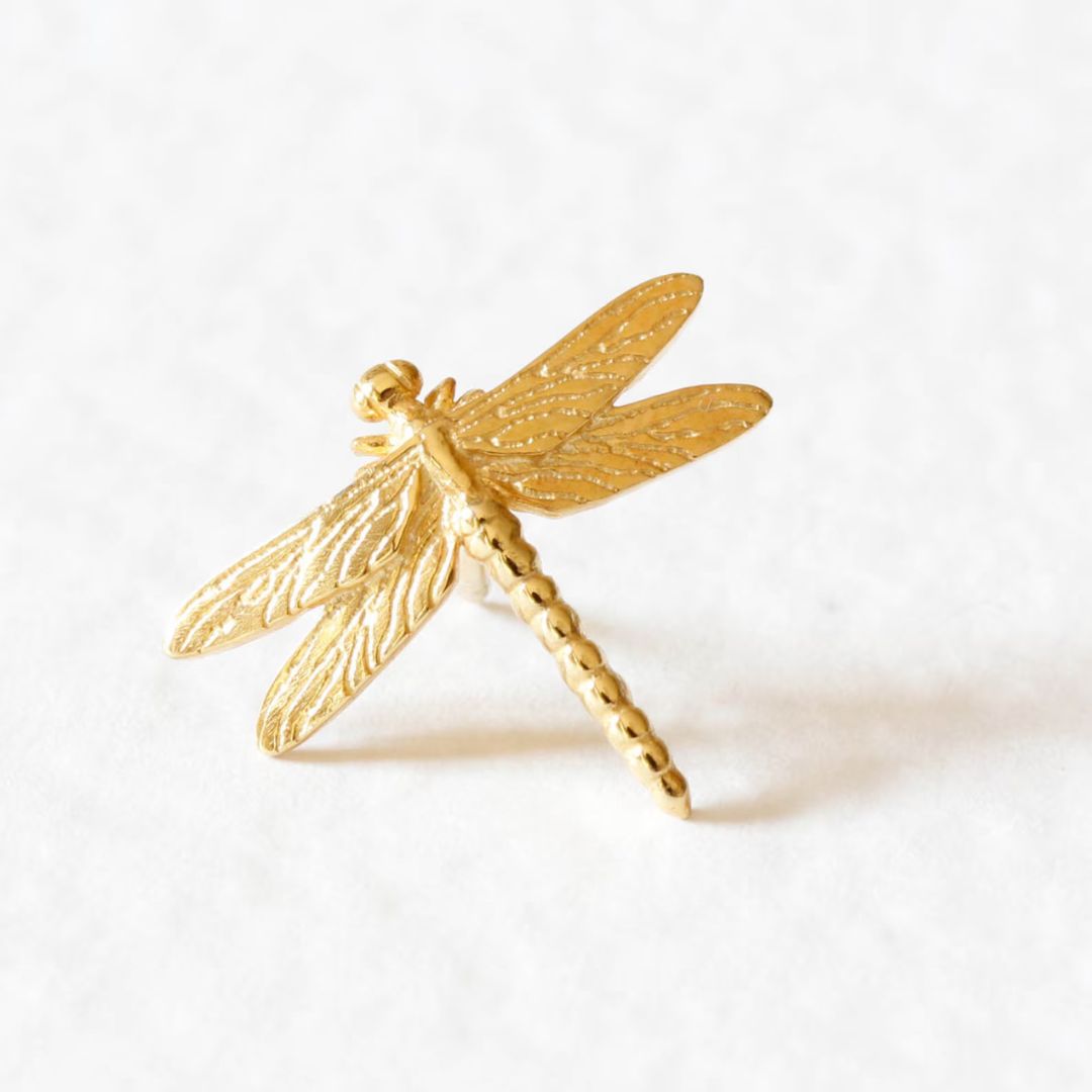 Gold dragonfly brooch in gold by LeeReneeJewellery.